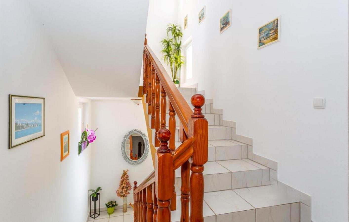 Banjol Guest House Lucija מראה חיצוני תמונה