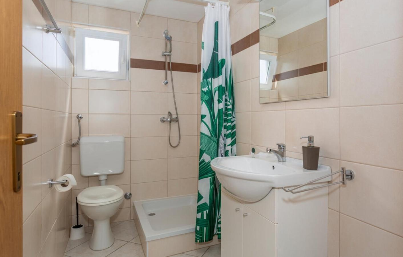 Banjol Guest House Lucija מראה חיצוני תמונה