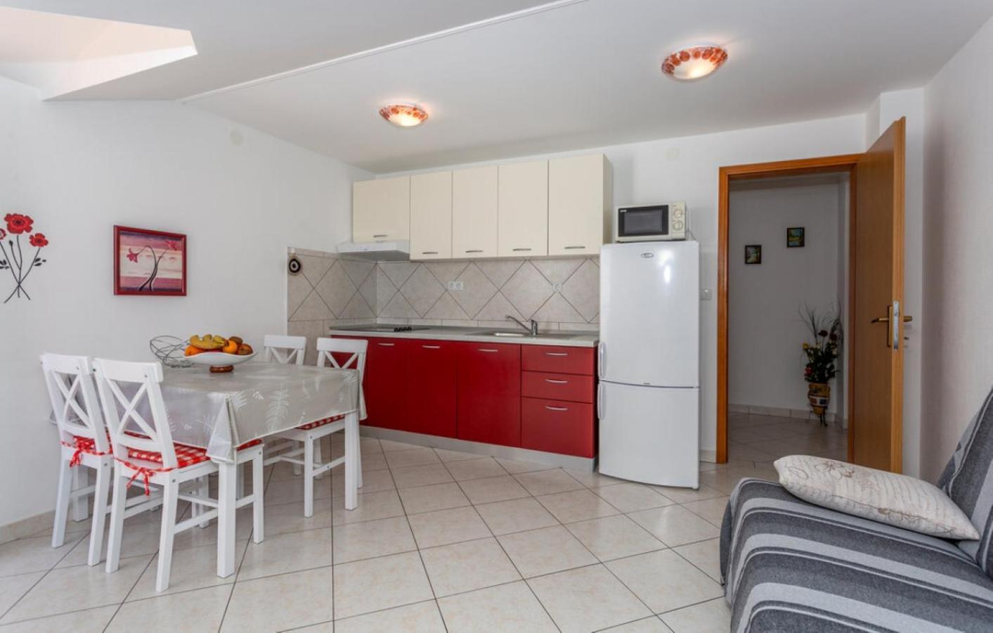 Banjol Guest House Lucija מראה חיצוני תמונה
