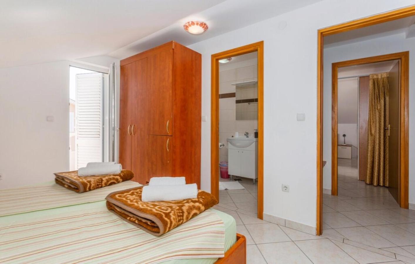 Banjol Guest House Lucija חדר תמונה