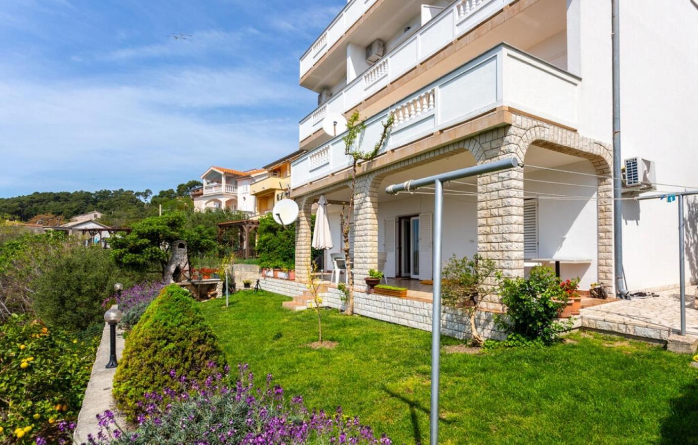 Banjol Guest House Lucija מראה חיצוני תמונה