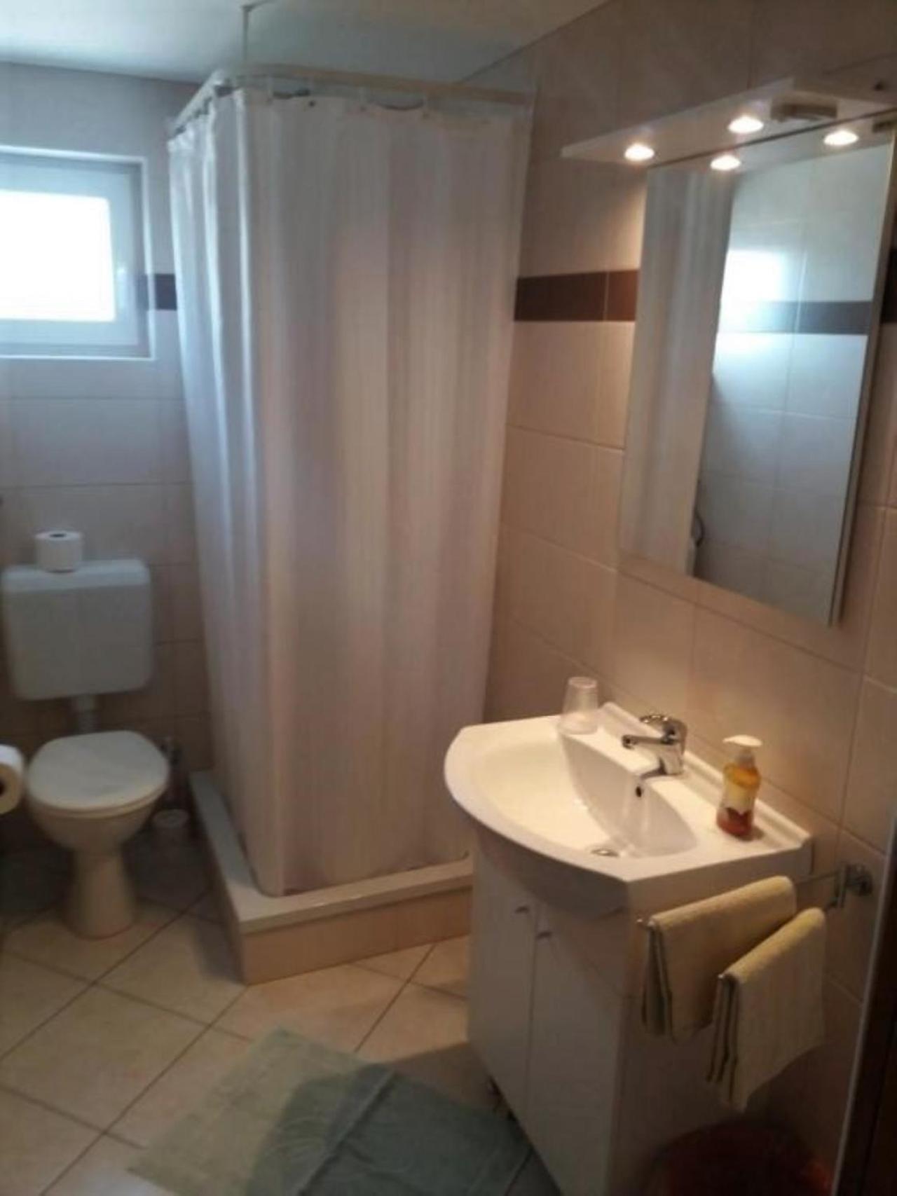 Banjol Guest House Lucija מראה חיצוני תמונה