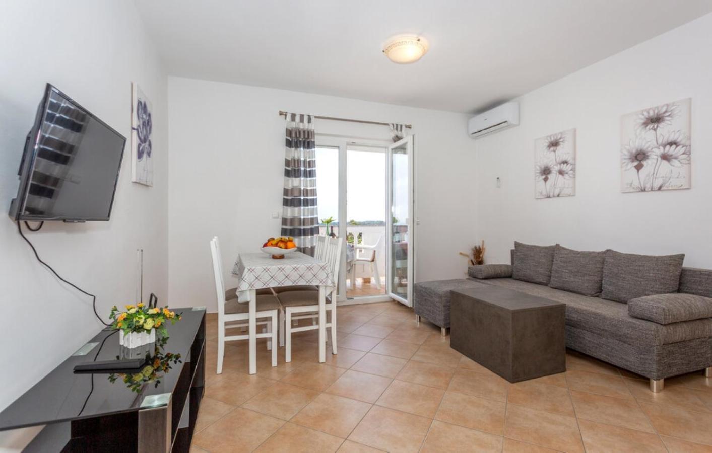 Banjol Guest House Lucija מראה חיצוני תמונה
