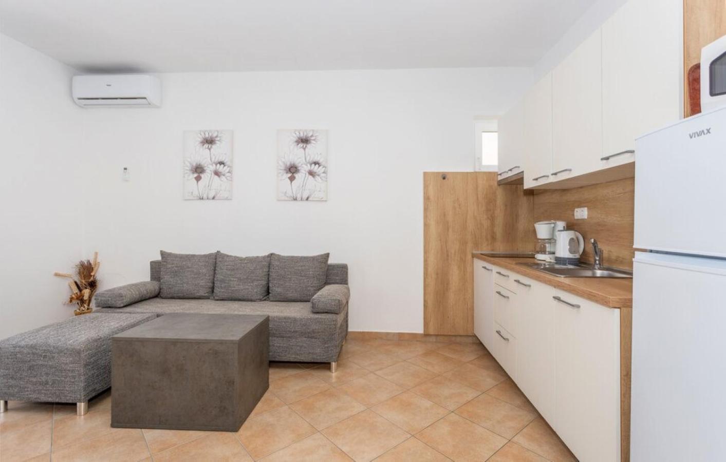Banjol Guest House Lucija חדר תמונה