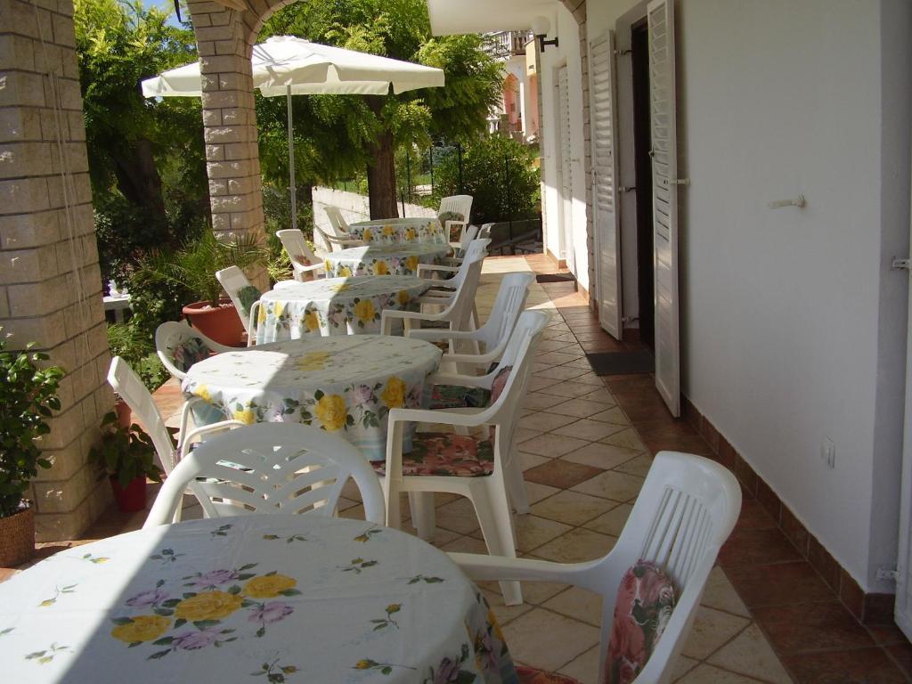 Banjol Guest House Lucija מראה חיצוני תמונה